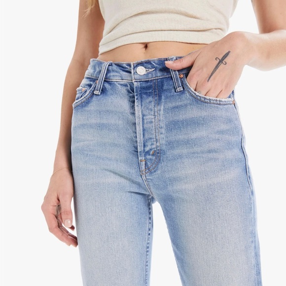 High Waisted Rider Skimp
MOTHER
Color: Give It Up
Size: 27 - Picture 7 of 7